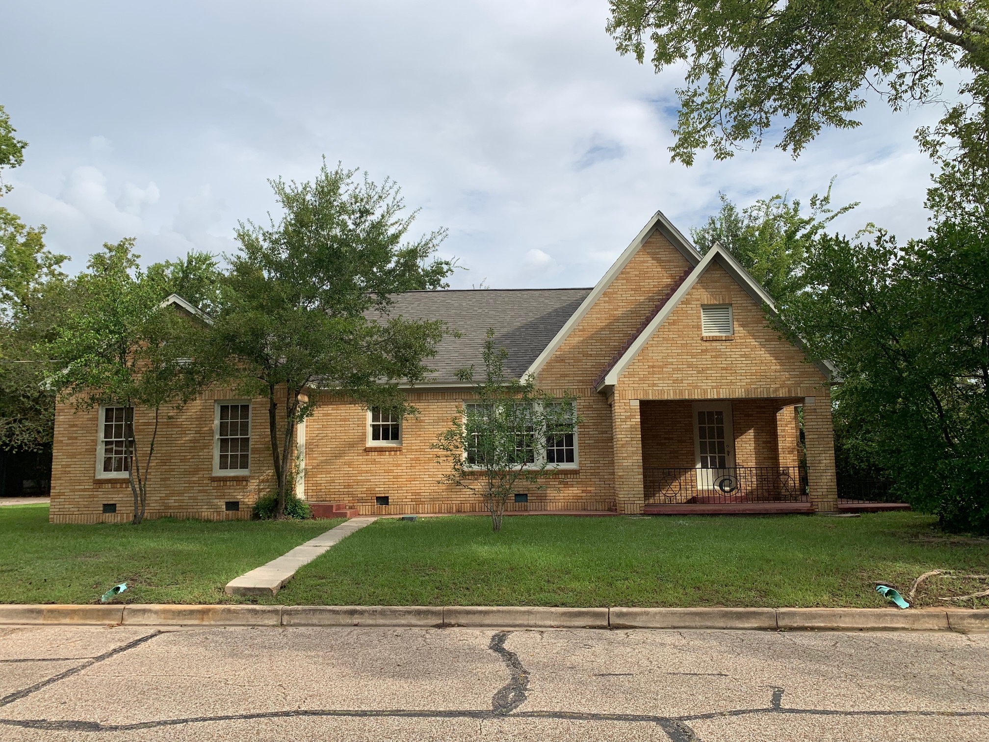 jo & co. realty group, the tudor, office, the woodlands, conroe, real estate agent, jordan marie schilleci realtor, before photos