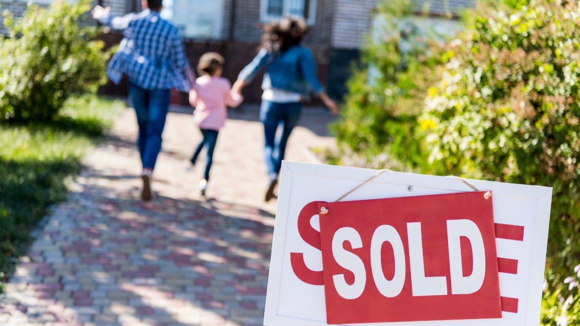 5 Reasons to Buy a House Right Now and 3 Reasons to Not | Coronavirus Epidemic | Jo & Co.