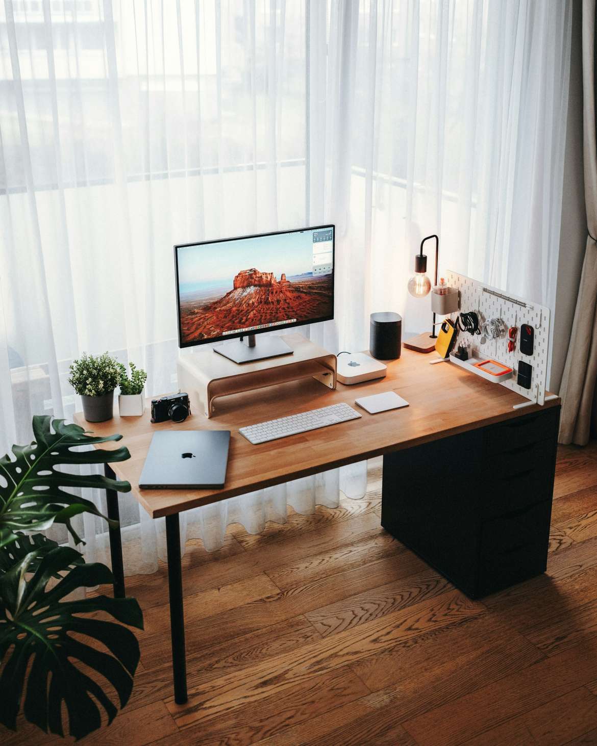 pretty desk setup