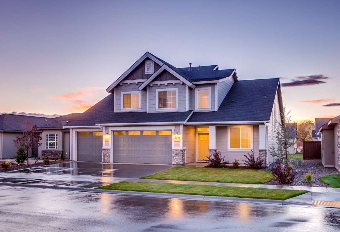 Best Sugar Land Neighborhoods for Families in 2025 (According to School Ratings)