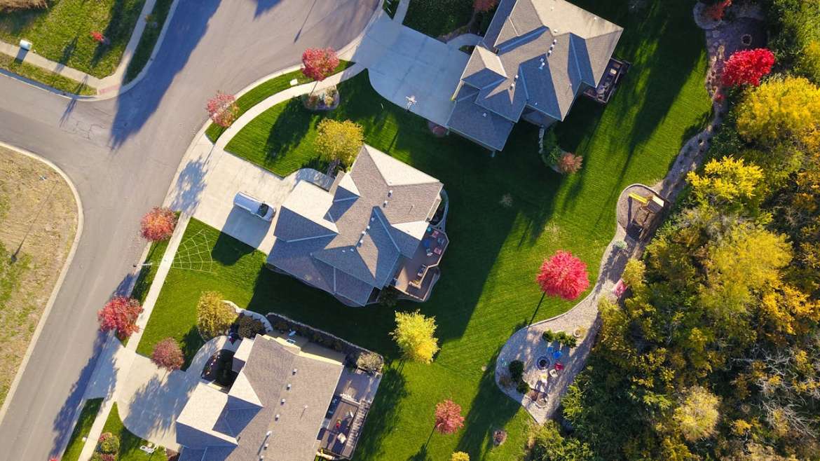 Best League City Neighborhoods for Families in 2025 (According to School Ratings)