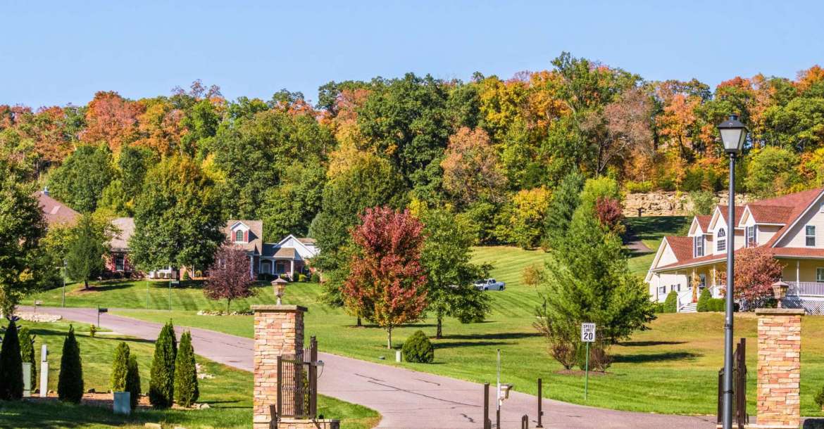 The Best Manned & Guard-Gated Neighborhoods in Houston’s Luxury Corridor (2025) Your Move-to-Houston Guide